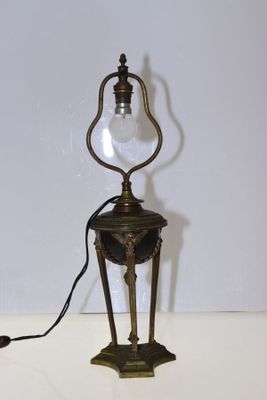 LAMPE en bronze à la chimère, style Empire. - Photo 1