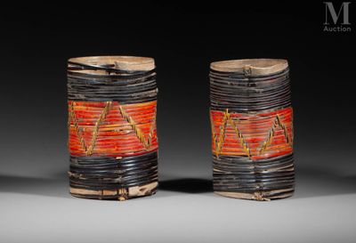 paire de vases chinois en bambou ornés de motifs peints