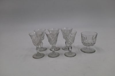 BACCARAT, Suite de six verres à liqueur dans le goût du modè…