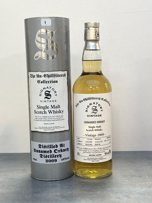 une image représentant une bouteille de whisky posée à côté d'un bidon