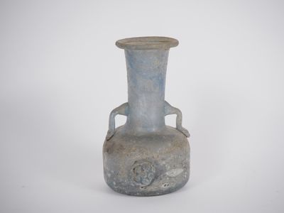 Vase en verre soufflé bleu de style antique à reflets irisés… - Photo 1