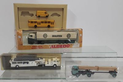 Lot de camions et remorques