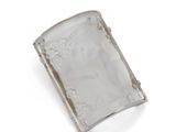 une image représentant une bague en argent sur laquelle figure le portrait d'une femme
