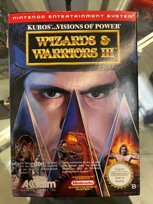 quelqu'un tient un jeu vidéo à la main dans un magasin