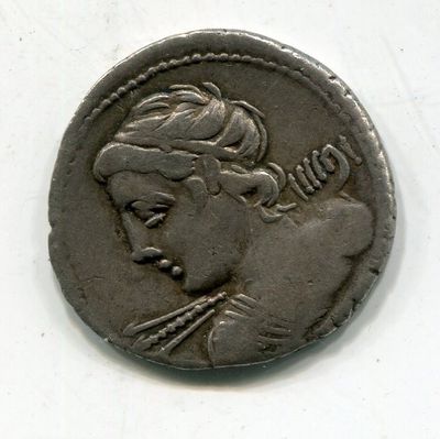 une vieille pièce d'argent avec un visage de femme dessus