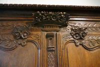Armoire normande XIXème en chêne sculpté. (photo 2)