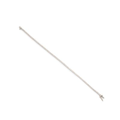BRACELET LIGNE retenant 83 diamants ronds taille brillant. M…