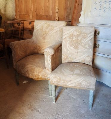 a chair and a chair that are sitting in a room