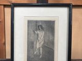 la photo d'une photo représentant une femme posée sur une table