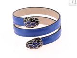 bracelet en cuir bleu avec fermoir en forme de serpent noir et argenté