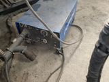 a machine that is sitting on the ground in the garage