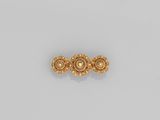 une paire de boucles d'oreilles à clip en or