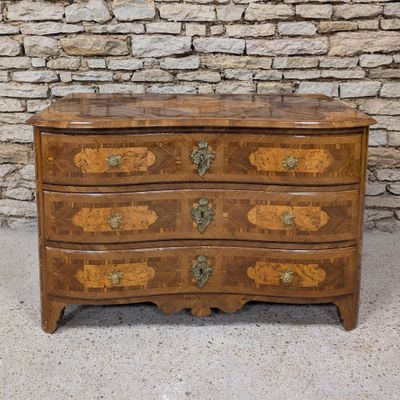 an antique chest of drawers in the shape of a chest of drawers