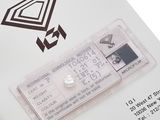 une carte blanche sur laquelle est représenté un diamant
