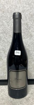 une bouteille de vin posée sur un comptoir