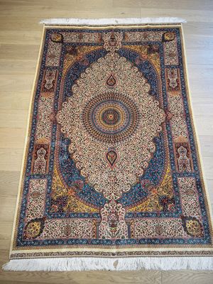 Tapis Iran centre médaillon fond blanc et bleu 225 x 150