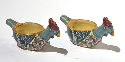 HENRIOT à Quimper. Paire de salerons ou coquetiers en faience polychro