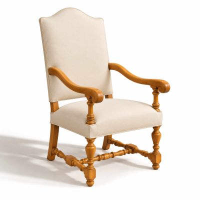 une image d'une chaise en bois avec un revêtement beige, revêtement beige, revêtement beige, revêtement beige, revêtement beige, revêtement beige, revêtement beige, revêtement beige, revêtement beige