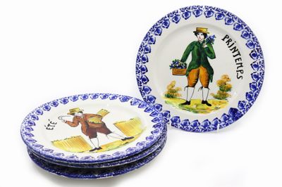 SAINT-CLÉMENT Suite de quatre assiettes rondes en faïence ém…