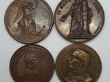 quatre pièces de bronze représentant une femme et un homme