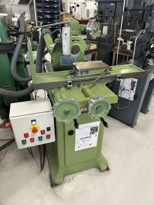 l'image d'une machine installée dans une pièce
