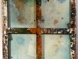 peinture représentant une fenêtre dont le châssis est rouillé et sur laquelle on voit des éclaboussures de peinture
