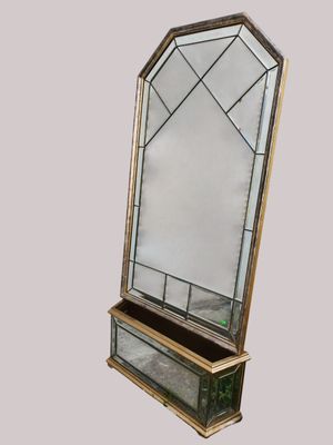 une image représentant un miroir posé sur une table
