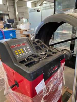 a machine that is sitting on a pallet in a warehouse
