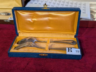 Coffret Baptême 2 pièces en métal argenté comprenant une fou…