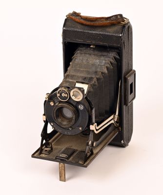 an old camera that is sitting on a table