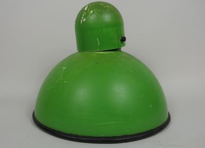 une image représentant une lampe verte sur fond blanc