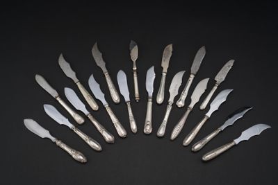 Ensemble de 18 couteaux à poisson, les manches en argent fou… - Photo 1