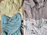 trois paires de chemises pour femmes et un bavoir pour bébé posés sur une boîte en carton