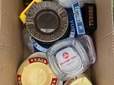 une boîte en carton remplie de différents types d'aliments