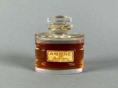 GUELDY & BACCARAT. Flacon de parfum AMBRE en cristal de Bacc…