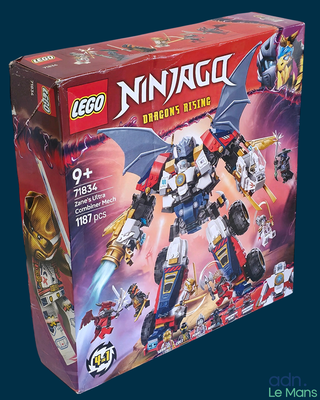 une boîte contenant un ensemble Lego Ninja, sur fond bleu