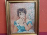 peinture d'une femme en robe bleue dans un cadre doré