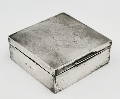 BOITE en argent 800 mil. sur âme de bois.