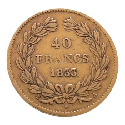 un gros plan d'une pièce de monnaie ornée d'une couronne