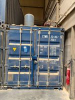 Container maritime bleu aménagé en sanitaires (photo 4)