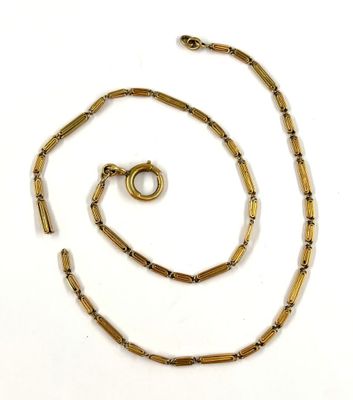 an image of a long gold chain with a clasp and a clasp