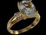 une image d'une bague avec une pierre en topaze bleue