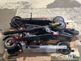 beaucoup de motos posées sur une palette