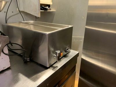 Bain marie, sans marque apparente, sans bac gastro.