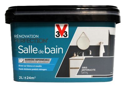 un gros plan d'un pot de peinture sur fond blanc