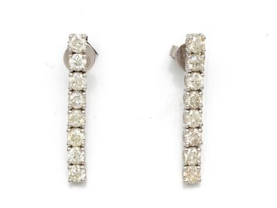 paire de boucles d'oreilles créoles en diamant, en or blanc 18 carats