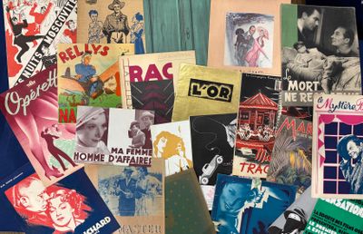 beaucoup d'affiches de films anciens accrochées au mur