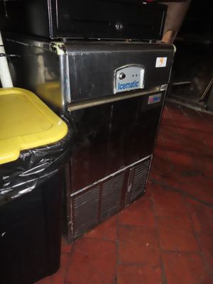 Machine à glaçons ICEMATIC. LOT VENDU SUR DÉSIGNATION (SITUÉ…