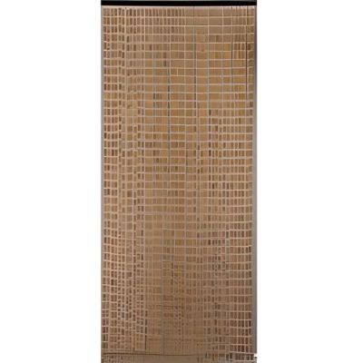 salle de bains carrelée de beige et de noir, équipée de toilettes et d'une douche
