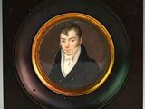 portrait d'un homme en manteau noir et chemise blanche